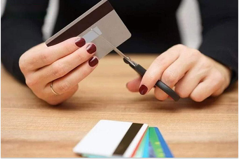 Hủy thẻ tín dụng để ngăn tình huống xấu 