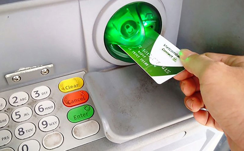 phí rút tiền thẻ visa vietcombank